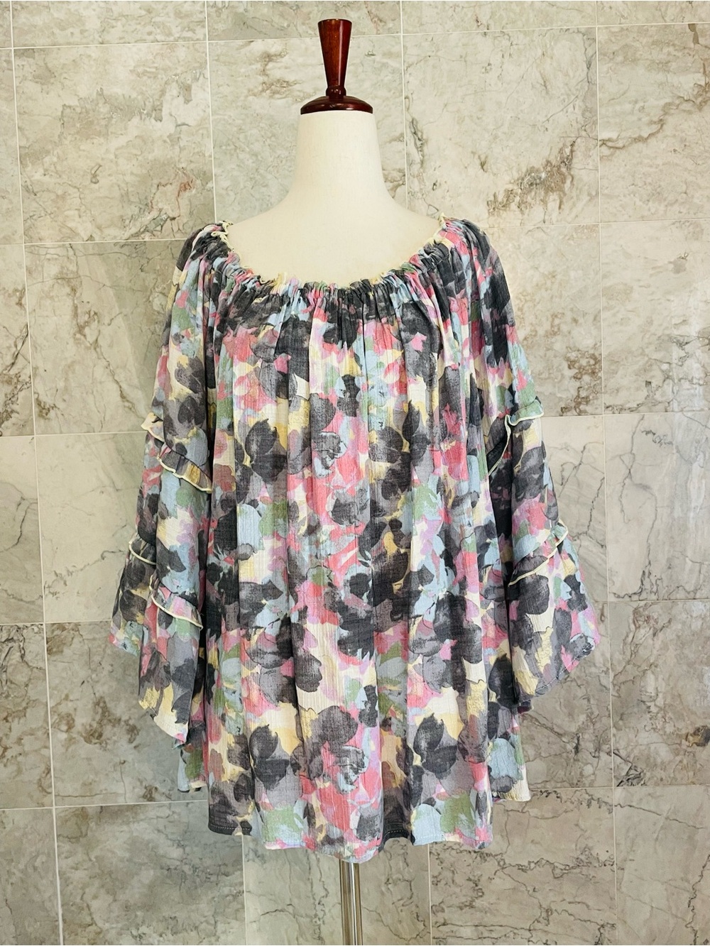 Zac & Rachel Woman Abstract Off the Shoulder Top - Picture 2 of 8